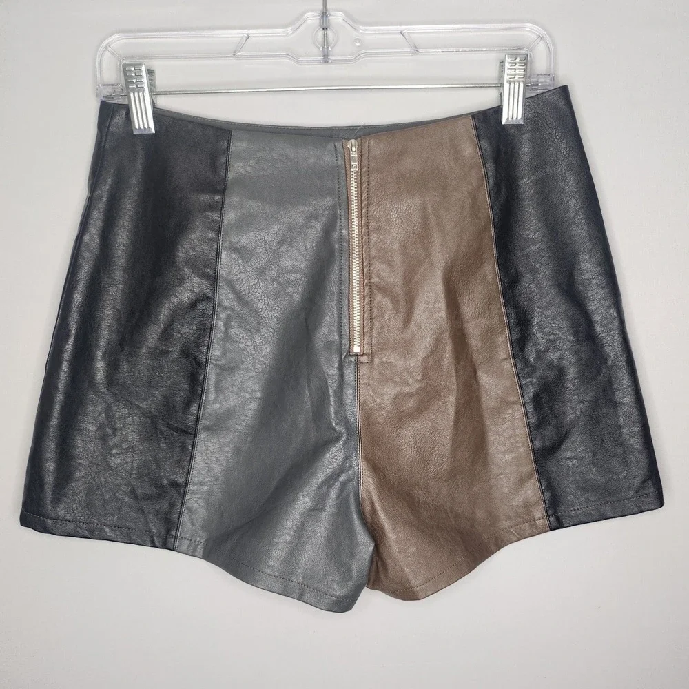 Le‎ Lis Womans Color Blocked Faux Leather Shorts Med